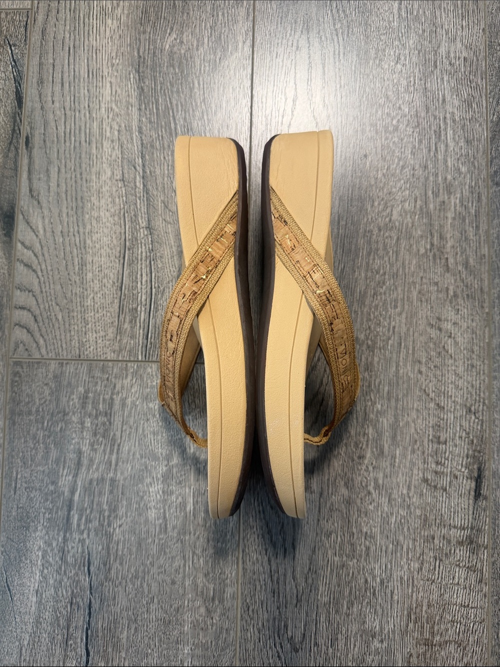 Vionic Women’s Beige/Tan Platform Flip Flop Sandals - Picture 6 of 10